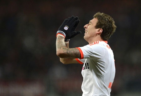 Bayern Munich bất ngờ sẩy chân trong trận derby vùng Bavaria - 2 Mario Mandzukic tiếp tục thể hiện cái duyên ghi bàn để dẫn đầu danh sách ghi bàn tại Bundesliga