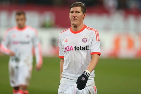 Bayern Munich bất ngờ sẩy chân trong trận derby vùng Bavaria - 3 Bayern Munich đã may mắn khi có được 1 điểm