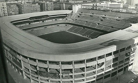 65 năm lịch sử thánh địa Santiago Bernabeu vĩ đại qua ảnh - 3 Toàn cảnh sân Santiago Bernabeu sau khi được nâng cấp để chuẩn bị cho World Cup 1982.