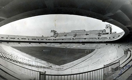 65 năm lịch sử thánh địa Santiago Bernabeu vĩ đại qua ảnh - 6 Quang cảnh sân Bernabeu vào năm 1950…