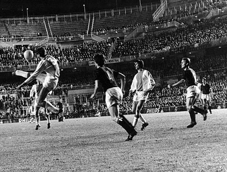 65 năm lịch sử thánh địa Santiago Bernabeu vĩ đại qua ảnh - 15 Sân đấu được khánh thành vào ngày 14-12-2012.