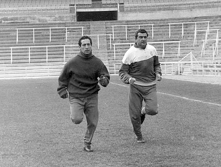 65 năm lịch sử thánh địa Santiago Bernabeu vĩ đại qua ảnh - 21 Quang cảnh sân Bernabeu trước buổi lễ kỷ niệm 50 năm thành lập đội bóng Real Madrid vào năm 1952.
