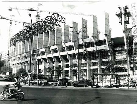 65 năm lịch sử thánh địa Santiago Bernabeu vĩ đại qua ảnh - 24 Năm 1992, Santiago Bernabeu trải qua cuộc đại tu lớn nhất.