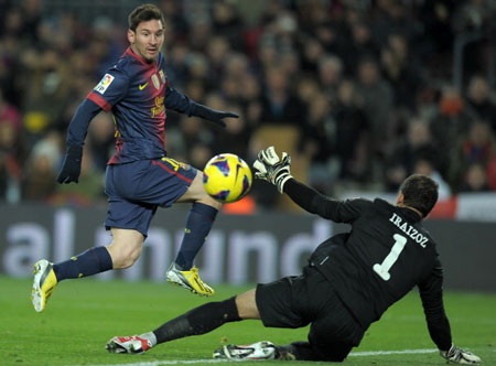 Messi rực sáng, Barcelona thắng đậm Bilbao - 1 Lionel Messi vẫn chưa biết cách…tạo nên duy nhất một pha lập công trong một trận đấu tại La Liga