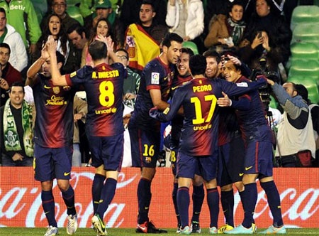 Nhìn lại những khoảnh khắc Messi viết lại lịch sử bóng đá - 5 Pha solo ngoạn mục trước khi tung cú dứt điểm hiểm hóc mở tỉ số trận đấu của