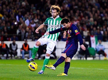 Nhìn lại những khoảnh khắc Messi viết lại lịch sử bóng đá - 6 Pha solo ngoạn mục trước khi tung cú dứt điểm hiểm hóc mở tỉ số trận đấu của