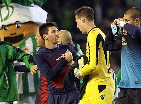 Nhìn lại những khoảnh khắc Messi viết lại lịch sử bóng đá - 7 Pha solo ngoạn mục trước khi tung cú dứt điểm hiểm hóc mở tỉ số trận đấu của
