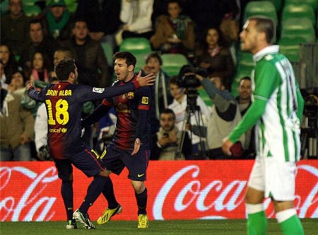 Nhìn lại những khoảnh khắc Messi viết lại lịch sử bóng đá - 8 Pha solo ngoạn mục trước khi tung cú dứt điểm hiểm hóc mở tỉ số trận đấu của