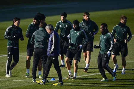 …và dĩ nhiêu Jose Mourinho chính là người xếp hình