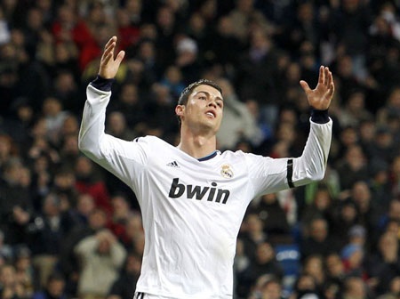 Cristiano Ronaldo: Phận dã tràng - 1 Một mình C.Ronaldo không thể kéo cả đoàn tàu đang rệu rã Real Madrid