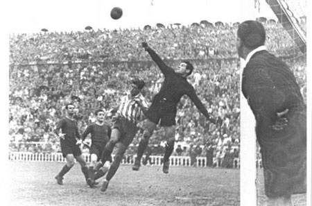 Những cuộc đụng độ Barcelona-Atletico trong quá khứ - 3 Hình ảnh từ những cuộc đụng độ giữa Atletico và Barcelona những năm 40 của thế kỷ trươc.