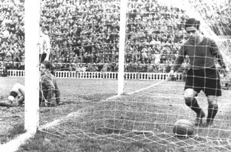 Những cuộc đụng độ Barcelona-Atletico trong quá khứ - 7 Chuyến hành quân đến Nou Camp của Atletico Madrid vào năm 1943.