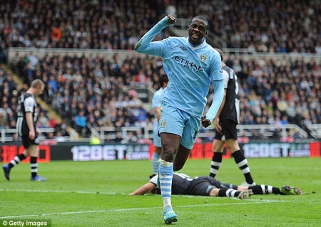 Yaya Toure giành danh hiệu Cầu thủ xuất sắc nhất châu Phi - 1 Yaya Toure trải qua một năm thi đấu thành công trong màu áo Manchester City lẫn Bờ Biển Ngà