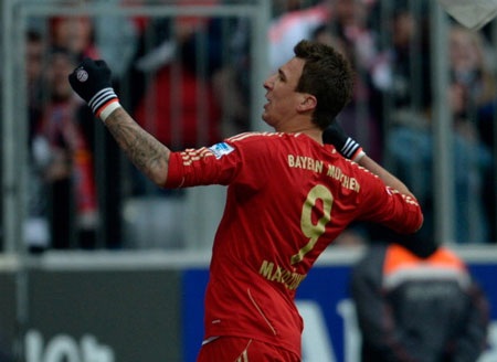 Mandzukic tỏa sáng với một cú đúp