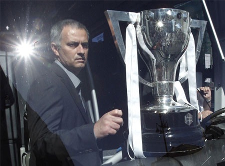 Mourinho ẵm giải huấn luyện viên CLB xuất sắc nhất năm - 1 Mourinho nhận danh hiệu HLV xuất sắc nhất ở cấp độ CLB