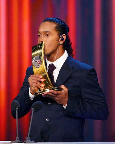 Ronaldinho: Sự xuất hiện của Ronaldinho chính là bước ngoặt đưa đến sự sụp đổ của