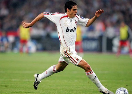 Ronaldinho: Sự xuất hiện của Ronaldinho chính là bước ngoặt đưa đến sự sụp đổ của