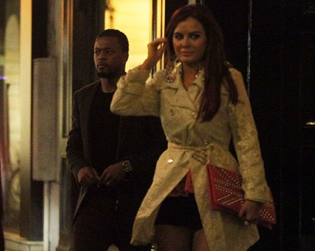 Evra rời CLB đêm với người đẹp.