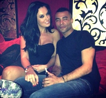 Anna khoe hình hẹn hò trên Twitter.