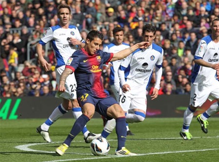 Nhìn lại bữa tiệc bàn thắng thịnh soạn tại Nou Camp - 8 Lionel Messi nhân đôi cách biệt cho đội chủ nhà bằng cú dứt điểm chéo góc hiểm hóc.