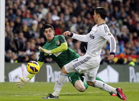 Atletico có thể sở hữu Cortois nếu chấp nhận bán Falcao cho Chelsea