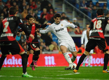Nhìn lại chiến thắng “chấp người” của Real Madrid - 10 Ngoài bàn thắng mở tỉ số, Morata cũng để lại khá nhiều pha xử lý bóng ấn tượng.