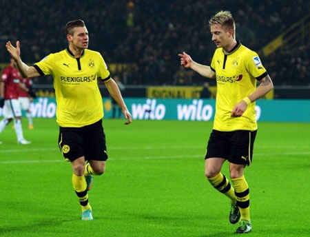 Marco Reus lập hattrick đẹp mắt, Dortmund trở lại vị trí thứ hai - 2 Marco Reus tỏa sáng với một cú hattrick