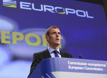 Các trận đấu ở Champions League dính líu đến bán độ - 1 Giám đốc Europol, ông Rob Wainwright