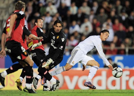 28 khoảnh khắc đáng nhớ cho sinh nhật thứ 28 của C.Ronaldo (P2) - 4 28 khoảnh khắc đáng nhớ cho sinh nhật thứ 28 của C.Ronaldo (P2)