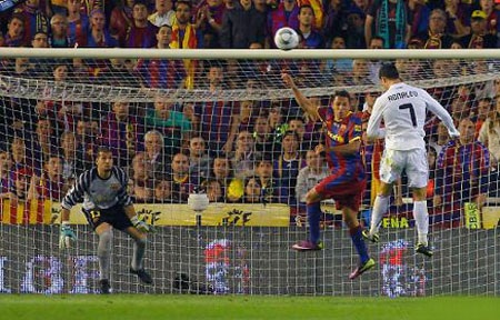 28 khoảnh khắc đáng nhớ cho sinh nhật thứ 28 của C.Ronaldo (P2) - 6 28 khoảnh khắc đáng nhớ cho sinh nhật thứ 28 của C.Ronaldo (P2)