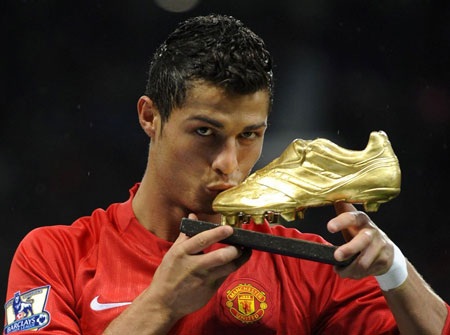 MU tính chuyện đưa C.Ronaldo trở lại Old Trafford - 1 MU và Alex Ferguson vẫn chưa quên C.Ronaldo