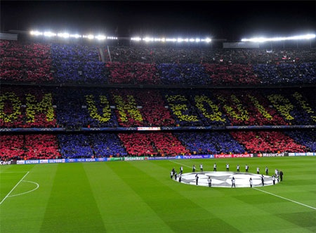 Hơn 90 ngàn chỗ ngồi của sân Nou Camp đã được lấp đầy bởi những
