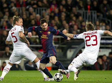 Hơn 90 ngàn chỗ ngồi của sân Nou Camp đã được lấp đầy bởi những