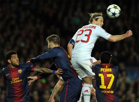 Các cầu thủ AC Milan hoàn toàn bị choáng ngợp trước sức mạnh khủng khiếp mà Barcelona phô diễn.