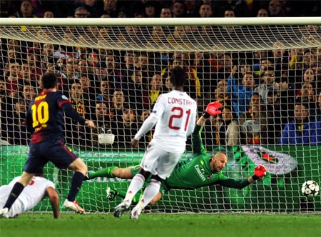 Các cầu thủ AC Milan hoàn toàn bị choáng ngợp trước sức mạnh khủng khiếp mà Barcelona phô diễn.