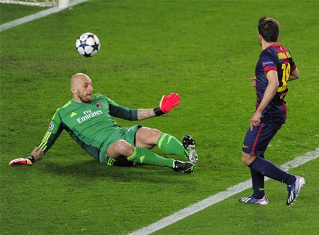 Jordi Alba tung đòn kết liễu AC Milan sau một đợt phản công sắc lẹm của Barcelona.