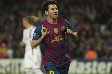 Messi có được một cú đúp đều từ những pha dứt điểm thành công trên chấm phạt 11m.