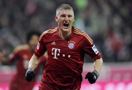 Chiêm ngưỡng lại thắng lợi “9 sao” của Bayern Munich - 3 Đội phó Schweinsteiger góp vui với bàn thắng nhân đôi cách biệt với một cú đánh đầu dũng mãnh.