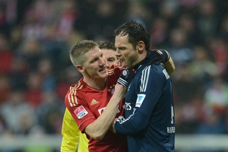 Chiêm ngưỡng lại thắng lợi “9 sao” của Bayern Munich - 4 Đội phó Schweinsteiger góp vui với bàn thắng nhân đôi cách biệt với một cú đánh đầu dũng mãnh.