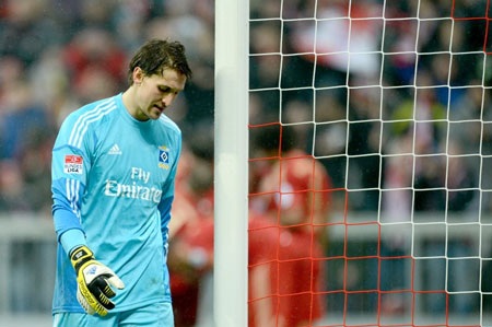 Chiêm ngưỡng lại thắng lợi “9 sao” của Bayern Munich - 7 Đội phó Schweinsteiger góp vui với bàn thắng nhân đôi cách biệt với một cú đánh đầu dũng mãnh.