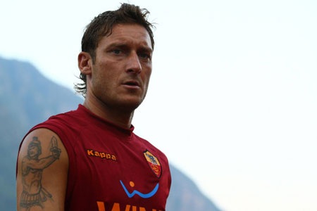Francesco Totti: 20 năm một huyền thoại, một tình yêu bất diệt - 1 Francesco Totti: 20 năm một huyền thoại, một tình yêu bất diệt