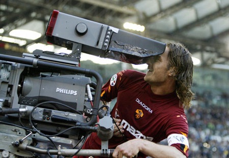 Francesco Totti: 20 năm một huyền thoại, một tình yêu bất diệt - 9 Francesco Totti: 20 năm một huyền thoại, một tình yêu bất diệt