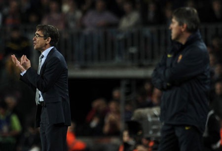 Các culé thể hiện sự phẩn nộ trên sân Nou Camp