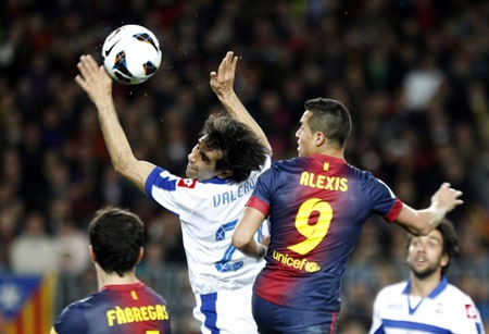 Các culé thể hiện sự phẩn nộ trên sân Nou Camp