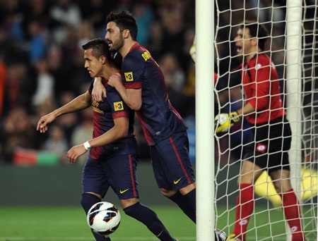 Các culé thể hiện sự phẩn nộ trên sân Nou Camp