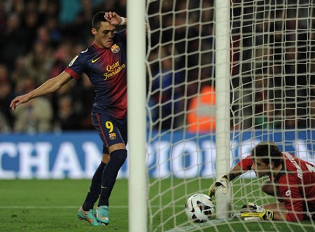 Các culé thể hiện sự phẩn nộ trên sân Nou Camp