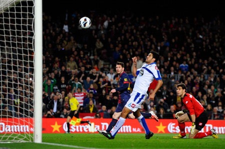 Chỉ đến khi “chủ công” Messi vào sân thì Barcelona mới có được bàn thắng nhân đôi cách biệt.