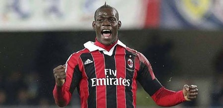 Balotelli sẽ bị phạt vì hành vi hút thuốc trên tàu.