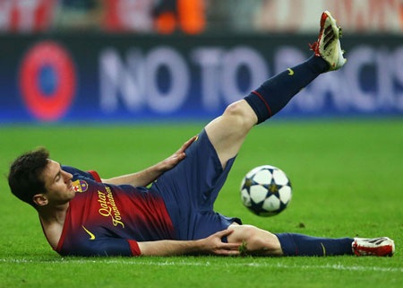 Những khoảnh khắc tiki-taka sụp đổ tại Allianz Arena - 12 Thomas Muller khai màn bữa tiệc bàn thắng đầy cảm xúc cho Bayern Munich.