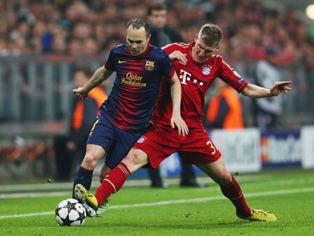 Những khoảnh khắc tiki-taka sụp đổ tại Allianz Arena - 13 Thomas Muller khai màn bữa tiệc bàn thắng đầy cảm xúc cho Bayern Munich.